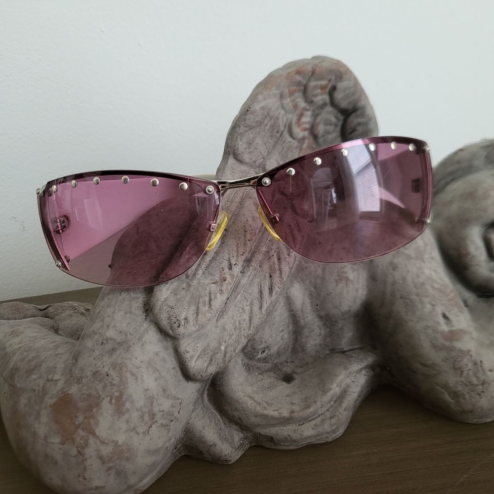 Vintage Guess Studded Pink Lens White Arms Y2K Bratz 00s Sunglasses Wide Wrap - Picture 3 of 13